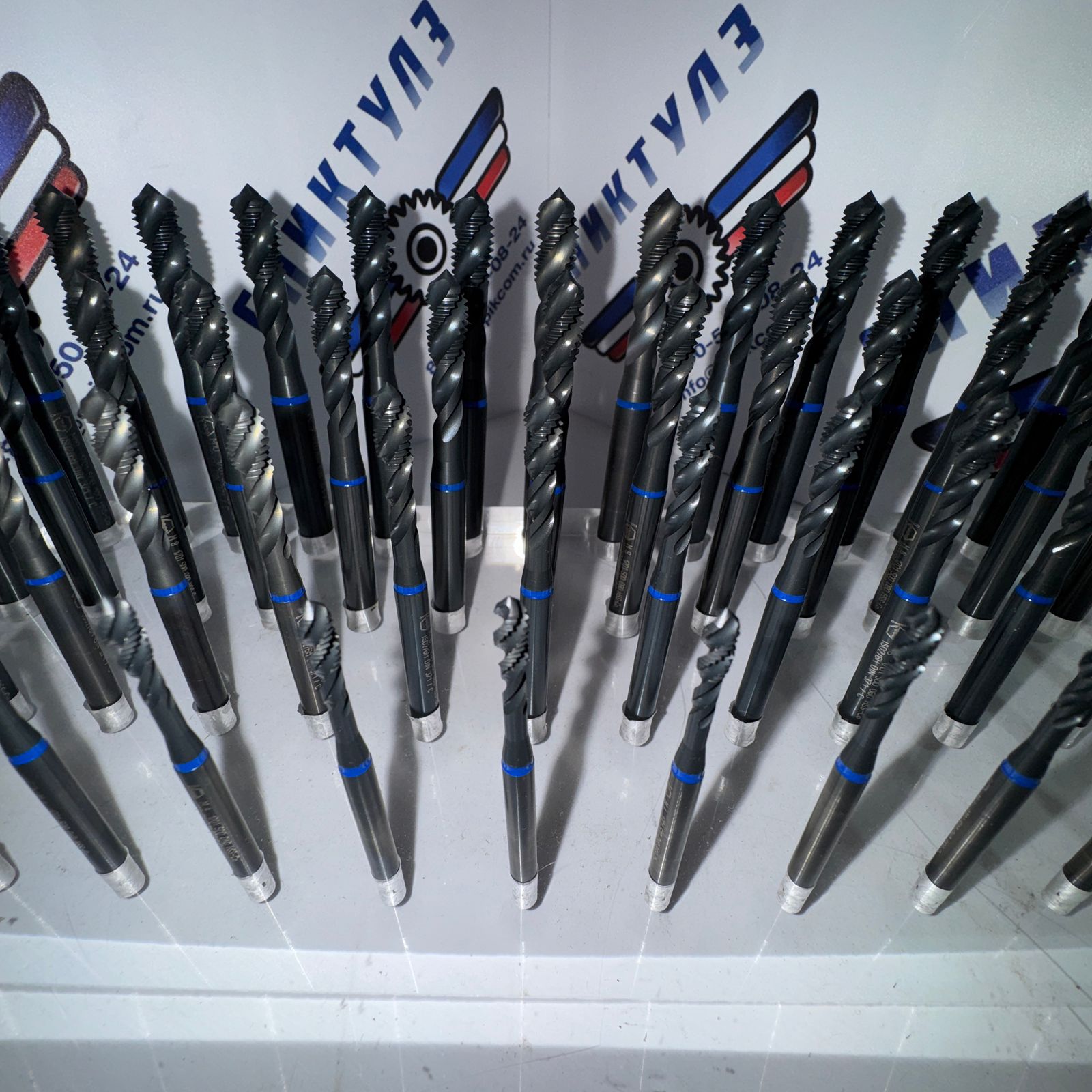 Рекомендуем товар «Метчик М5х0,8 DIN 371 основной м/р винтовой HSS-Co Re для алюм.»